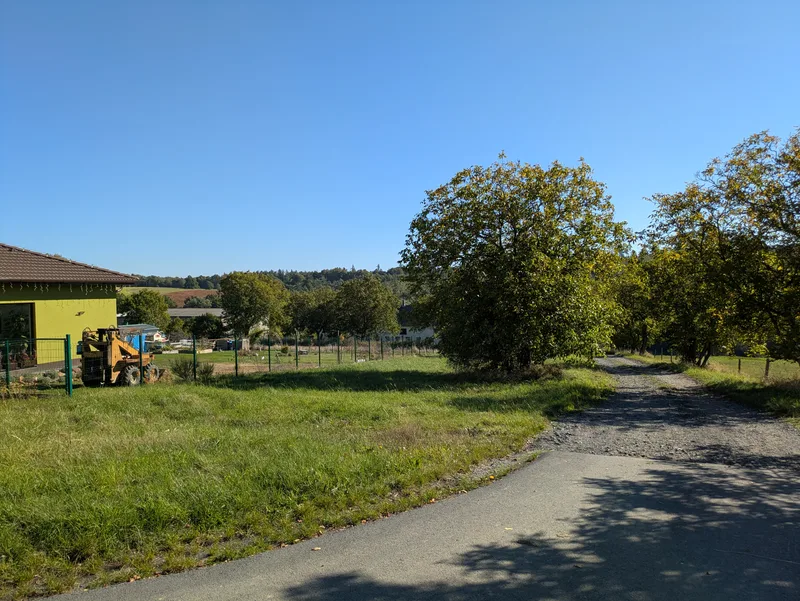Příjezd ke stavebnímu pozemku v Jančí