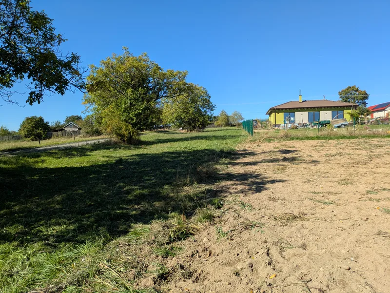 Pohled na stavební pozemek v Jančí